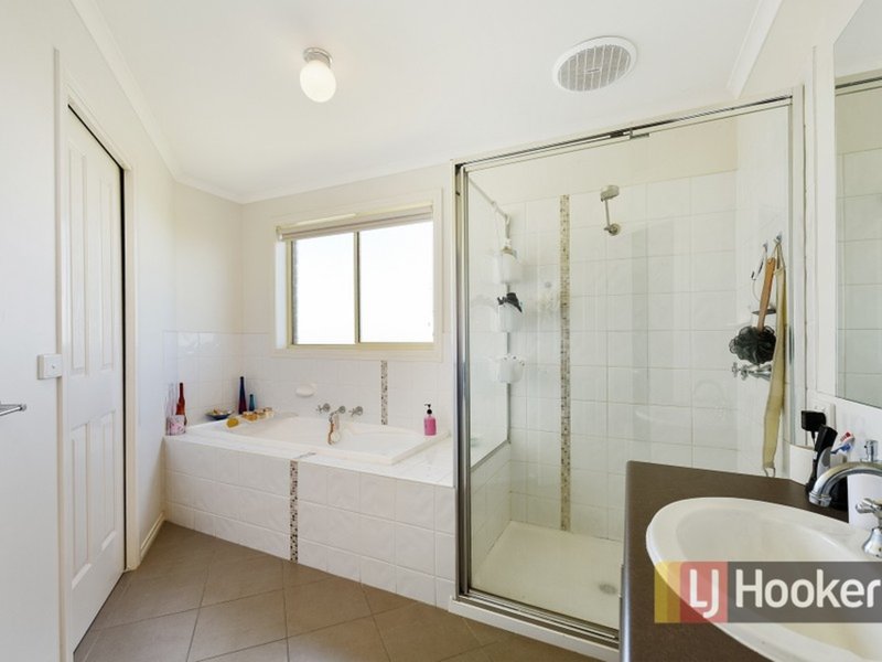 Photo - 10 Belvedere Drive, Pakenham VIC 3810 - Image 4