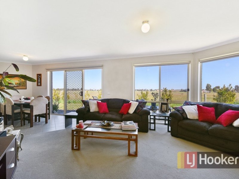 Photo - 10 Belvedere Drive, Pakenham VIC 3810 - Image 5