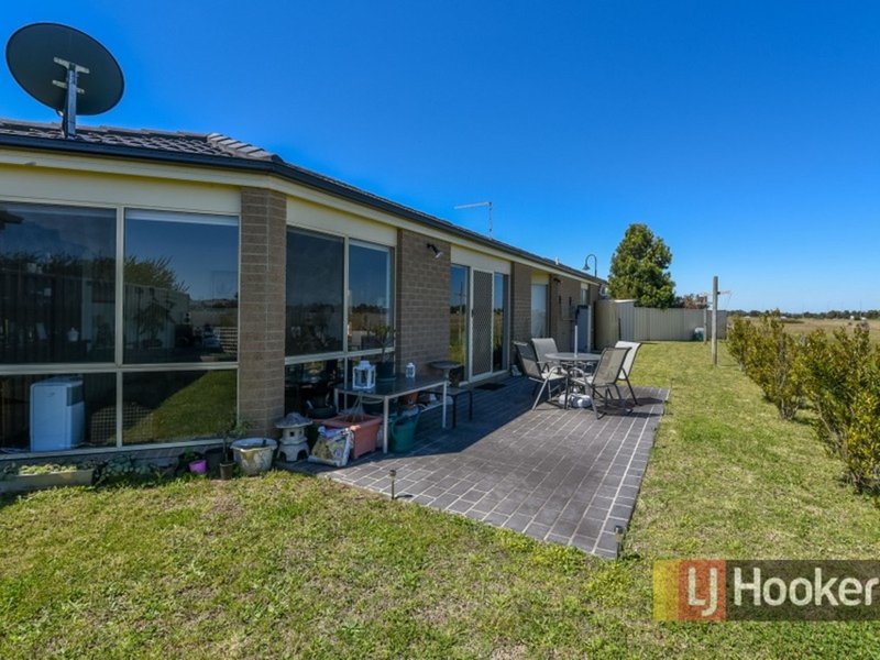 Photo - 10 Belvedere Drive, Pakenham VIC 3810 - Image 9