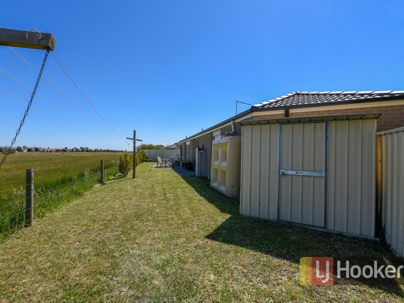 Photo - 10 Belvedere Drive, Pakenham VIC 3810 - Image 11