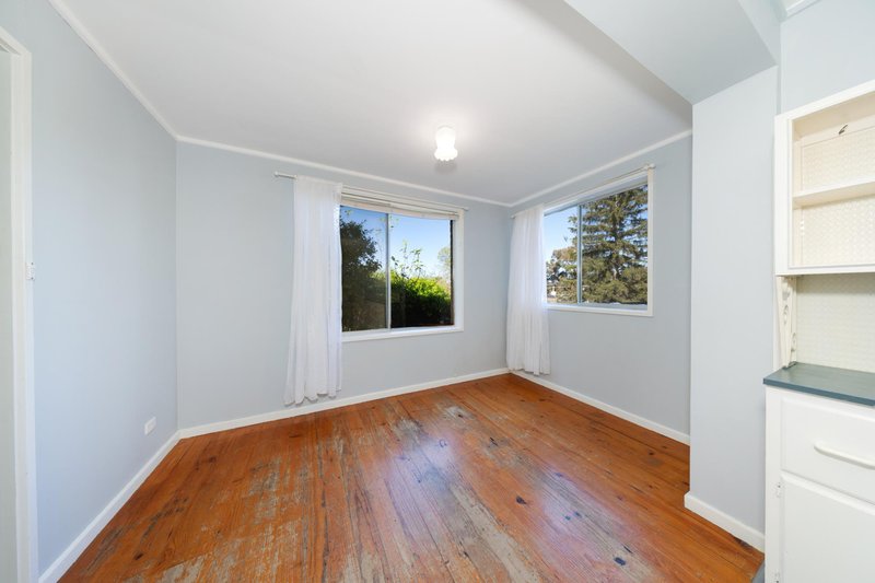 Photo - 10 Bennelong Crescent, Macquarie ACT 2614 - Image 8