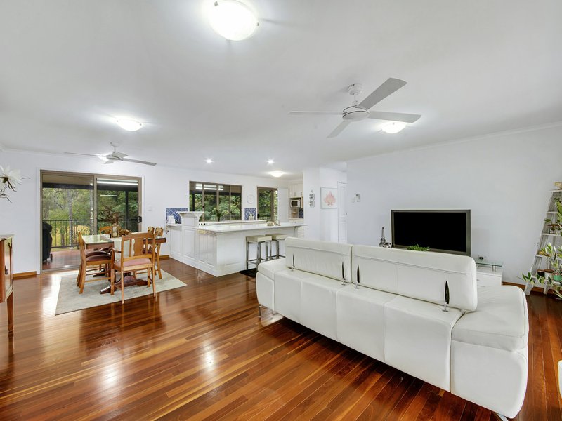 Photo - 10 Benowa Court, Boyne Island QLD 4680 - Image 2