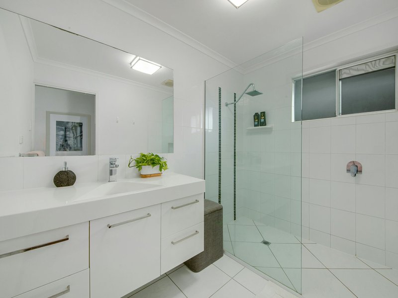 Photo - 10 Benowa Court, Boyne Island QLD 4680 - Image 10