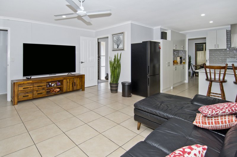 Photo - 10 Berri Place, Helensvale QLD 4212 - Image 4