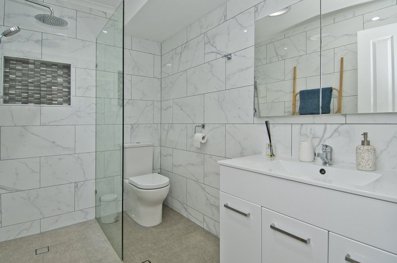 Photo - 10 Berri Place, Helensvale QLD 4212 - Image 11