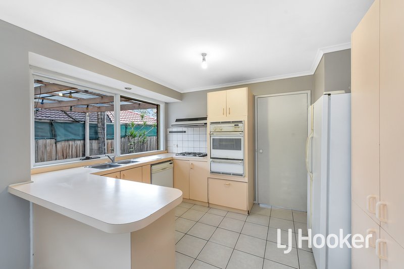 Photo - 10 Berridale Court, Hampton Park VIC 3976 - Image 3