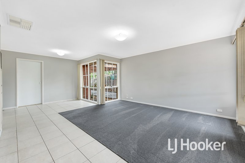 Photo - 10 Berridale Court, Hampton Park VIC 3976 - Image 7