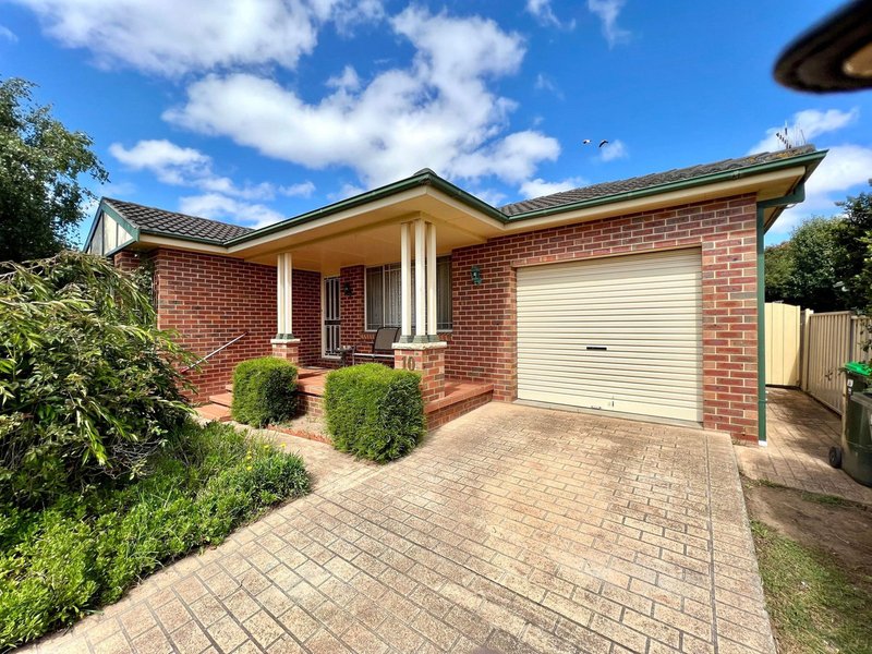 Photo - 10 Beverly Close, Goulburn NSW 2580 - Image 1