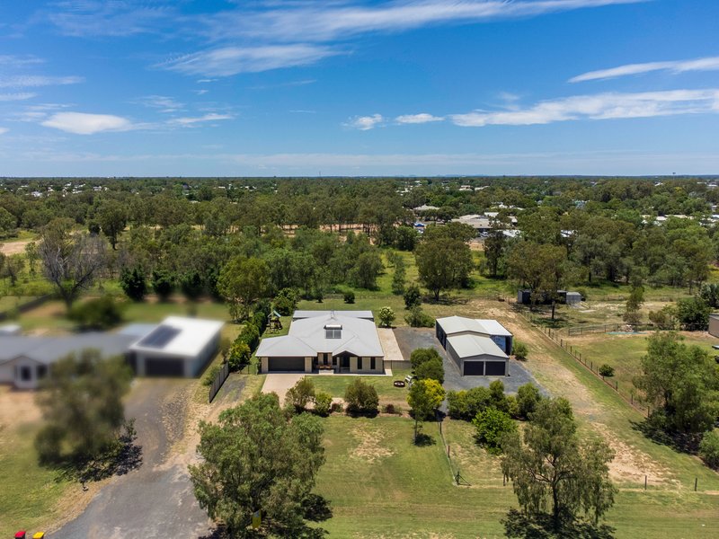 Photo - 10 Birch Drive, Emerald QLD 4720 - Image 2