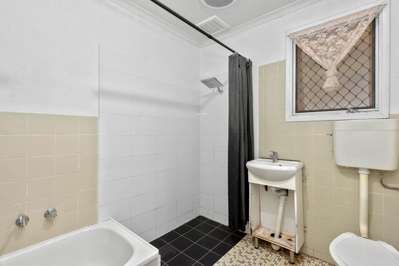 Photo - 10 Birdsmoor Road, Davoren Park SA 5113 - Image 14