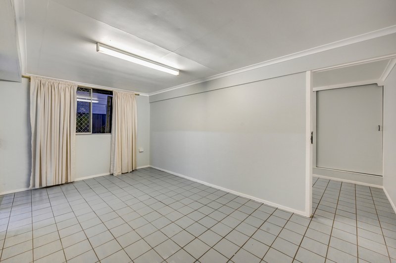 Photo - 10 Birrahlee Crescent, Kirwan QLD 4817 - Image 14