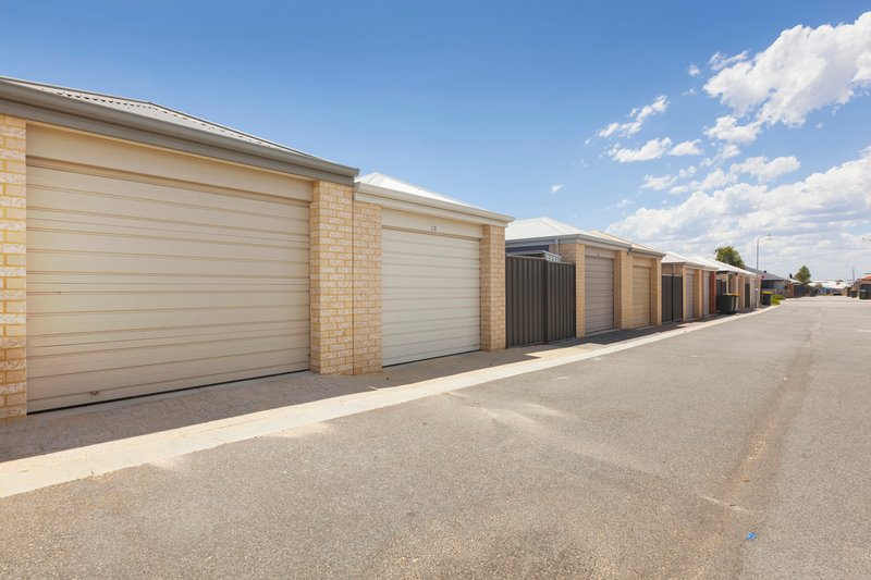 Photo - 10 Biterax Elbow , Banksia Grove WA 6031 - Image 14