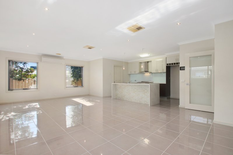 Photo - 10 Blackburn Close, Wodonga VIC 3690 - Image 4