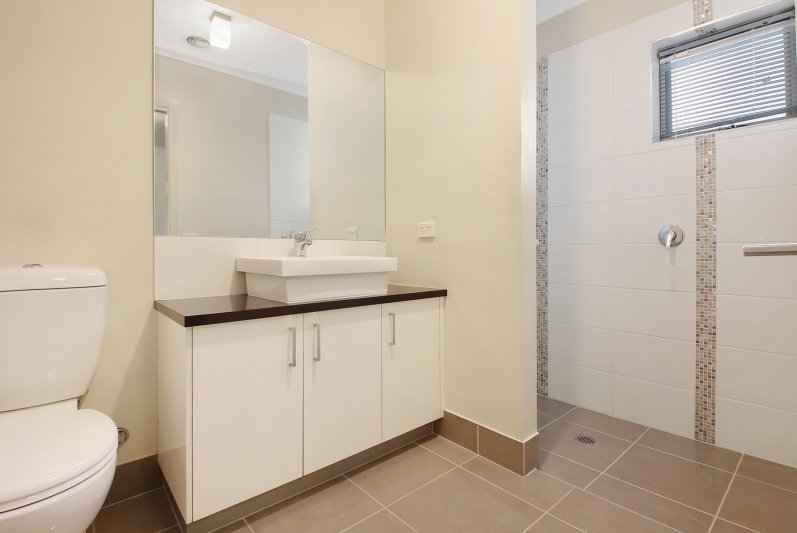 Photo - 10 Blackburn Close, Wodonga VIC 3690 - Image 7