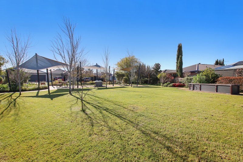 Photo - 10 Blackburn Close, Wodonga VIC 3690 - Image 11