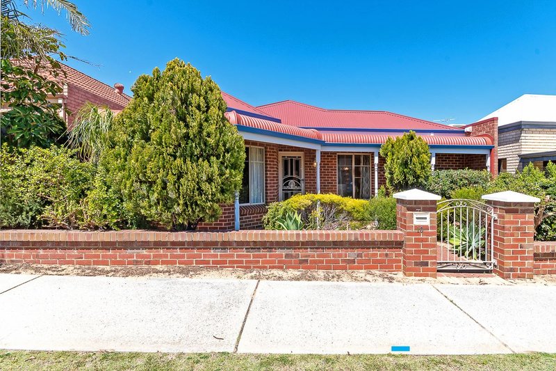 Photo - 10 Blackfriars Road, Joondalup WA 6027 - Image 2