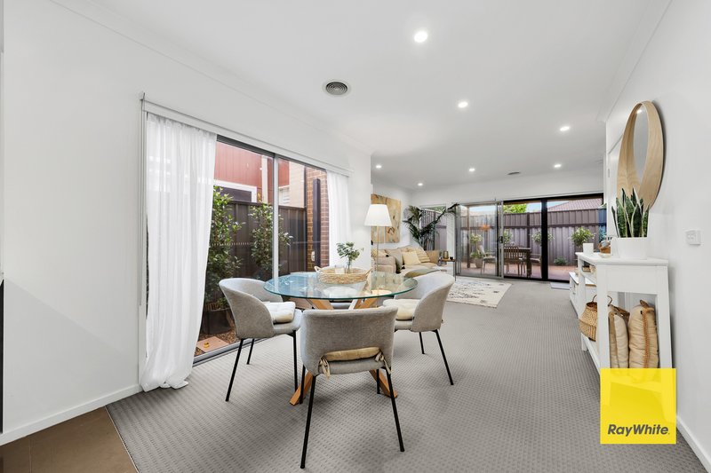 Photo - 10 Blaimore Way, Mernda VIC 3754 - Image 3