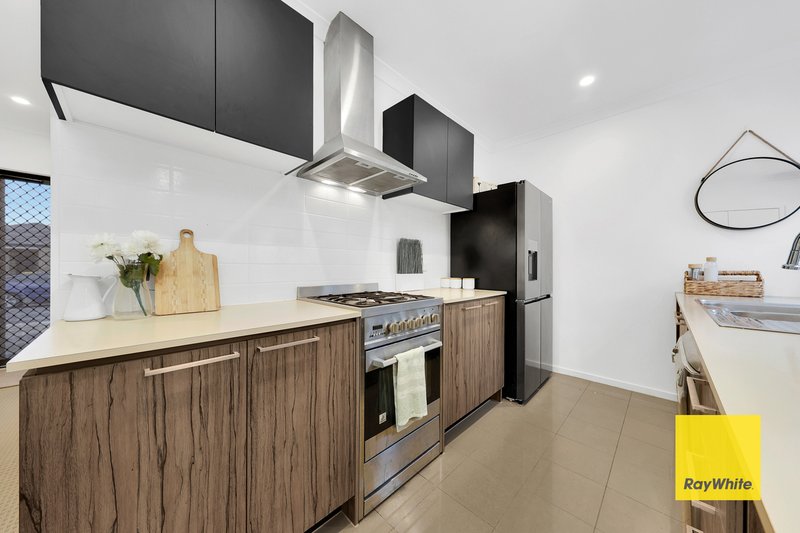 Photo - 10 Blaimore Way, Mernda VIC 3754 - Image 8