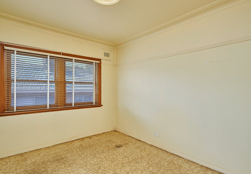 Photo - 10 Blamey Street, Turvey Park NSW 2650 - Image 7