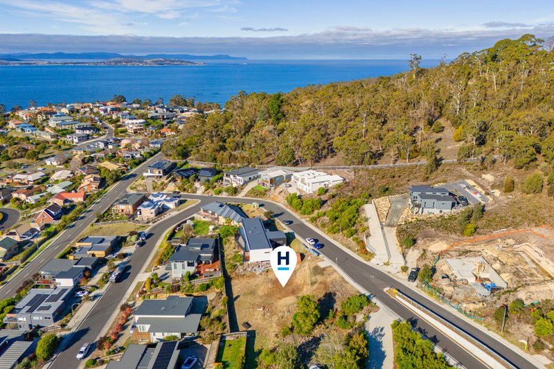 Photo - 10 Bluebush Crescent, Blackmans Bay TAS 7052 - Image 14