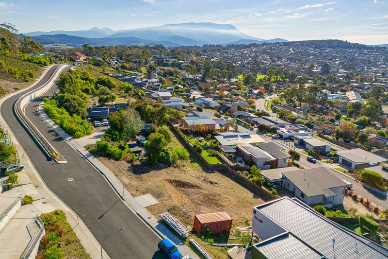 Photo - 10 Bluebush Crescent, Blackmans Bay TAS 7052 - Image 18