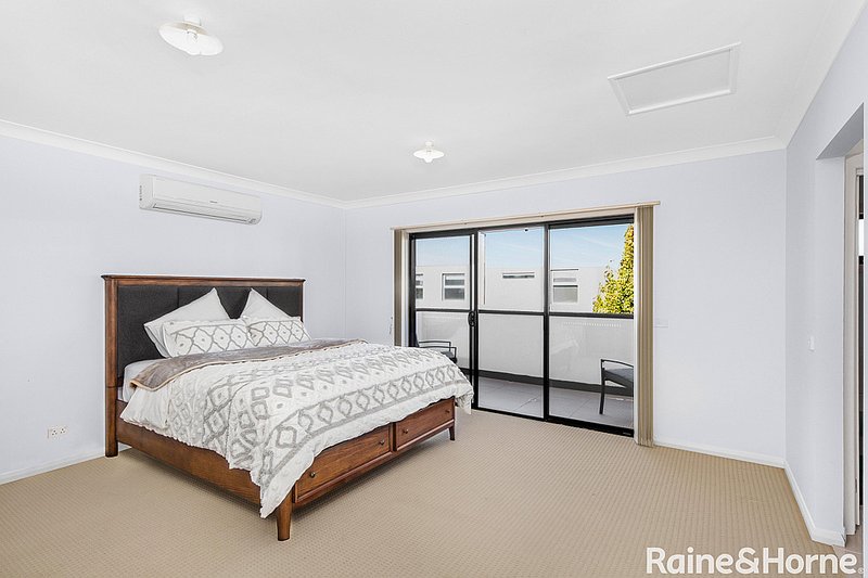 Photo - 10 Boathouse Drive, Caroline Springs VIC 3023 - Image 13