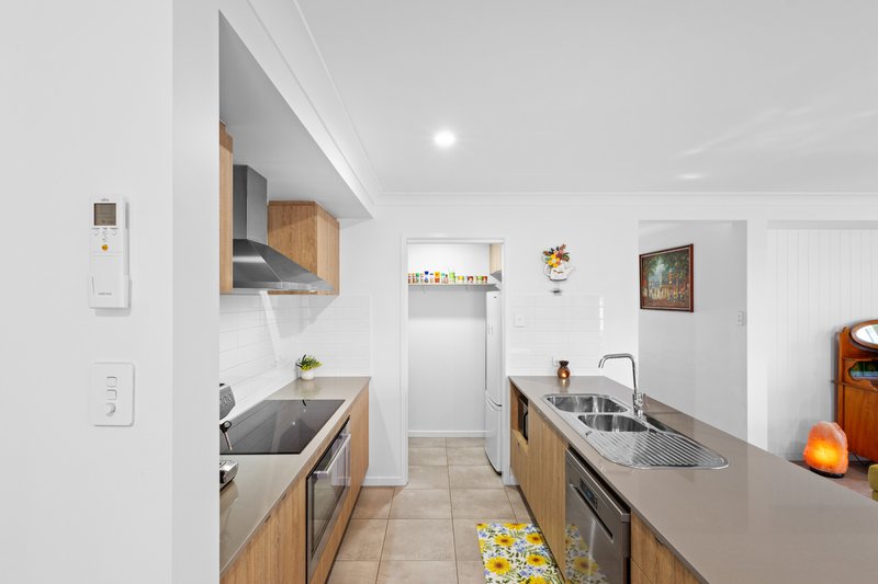 Photo - 10 Bokhara Way, Jimboomba QLD 4280 - Image 3