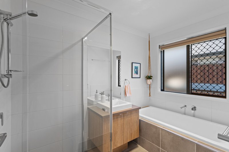 Photo - 10 Bokhara Way, Jimboomba QLD 4280 - Image 12