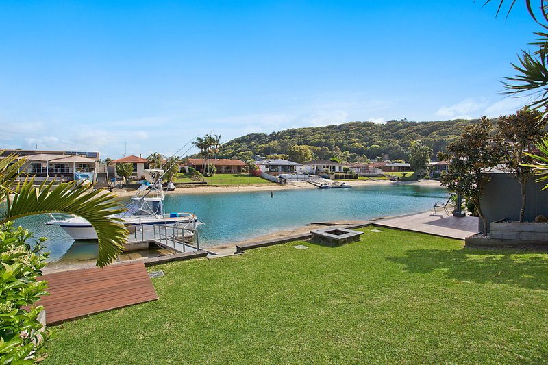 10 Bosun Boulevard, Banora Point NSW 2486