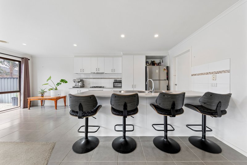 Photo - 10 Botham Crescent, Pakenham VIC 3810 - Image 3