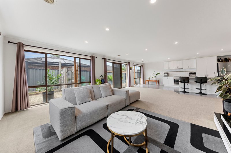 Photo - 10 Botham Crescent, Pakenham VIC 3810 - Image 4
