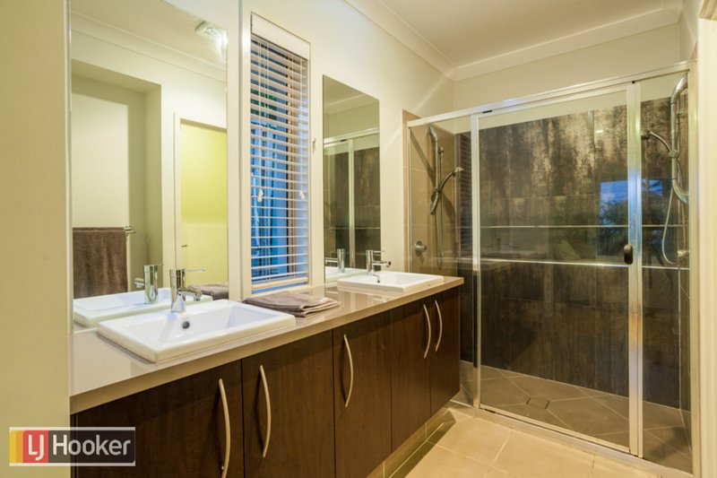 Photo - 10 Bottletree Court, Coomera QLD 4209 - Image 10