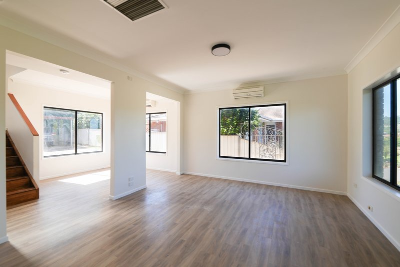Photo - 10 Bowditch Crescent, Parkes NSW 2870 - Image 2