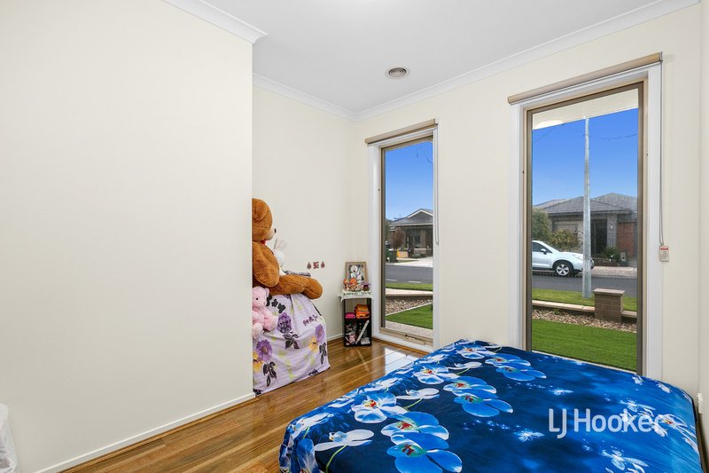 Photo - 10 Bowling Avenue, Point Cook VIC 3030 - Image 10