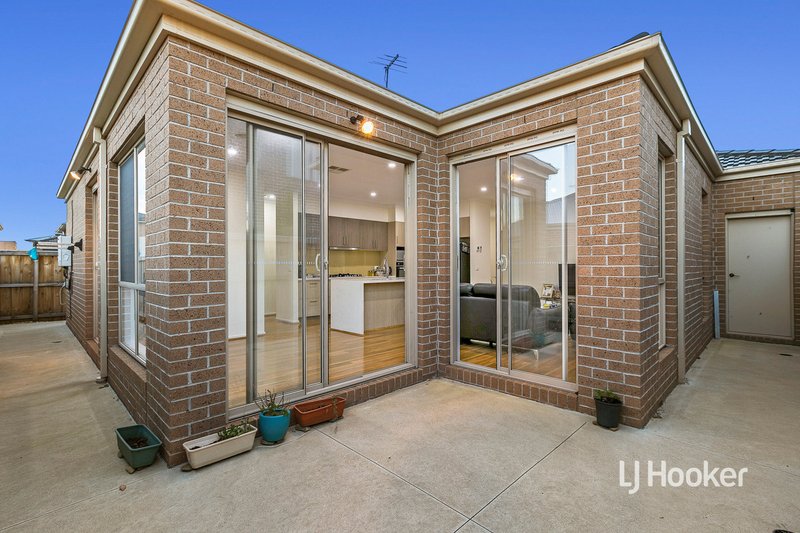 Photo - 10 Bowling Avenue, Point Cook VIC 3030 - Image 14