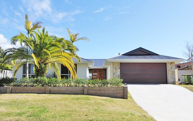 Photo - 10 Breakspear Road, Molendinar QLD 4214 - Image 1