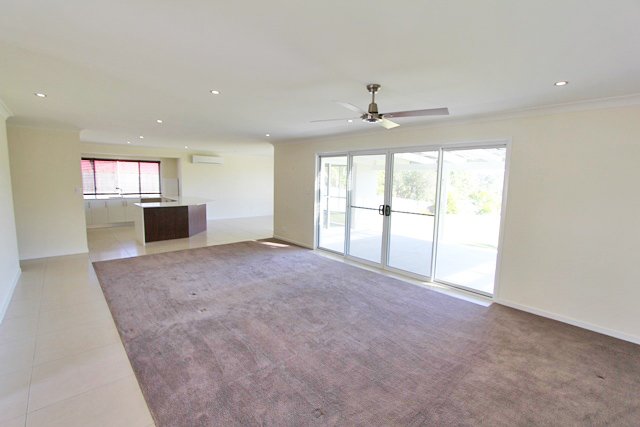 Photo - 10 Breakspear Road, Molendinar QLD 4214 - Image 8