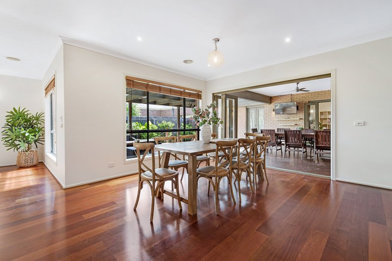 Photo - 10 Brennan Court, Berwick VIC 3806 - Image 6