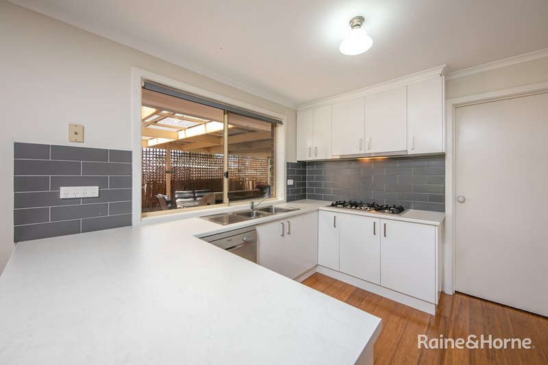 Photo - 10 Briarwood Court, Sunbury VIC 3429 - Image 2