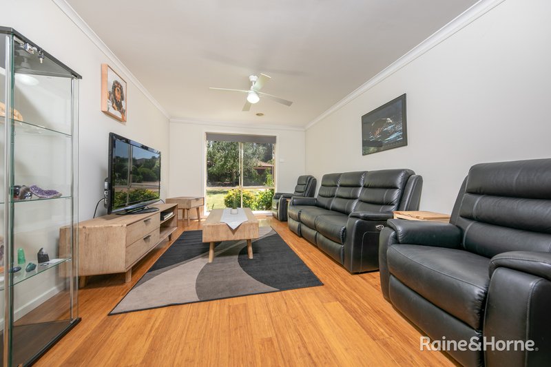 Photo - 10 Briarwood Court, Sunbury VIC 3429 - Image 3