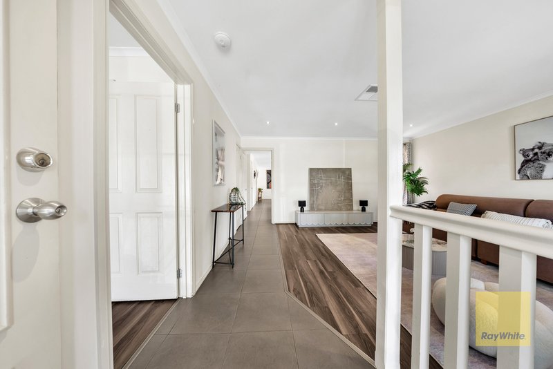 Photo - 10 Bridlepath Drive, Truganina VIC 3029 - Image 2