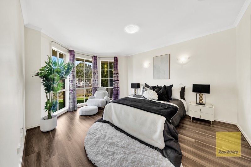 Photo - 10 Bridlepath Drive, Truganina VIC 3029 - Image 5
