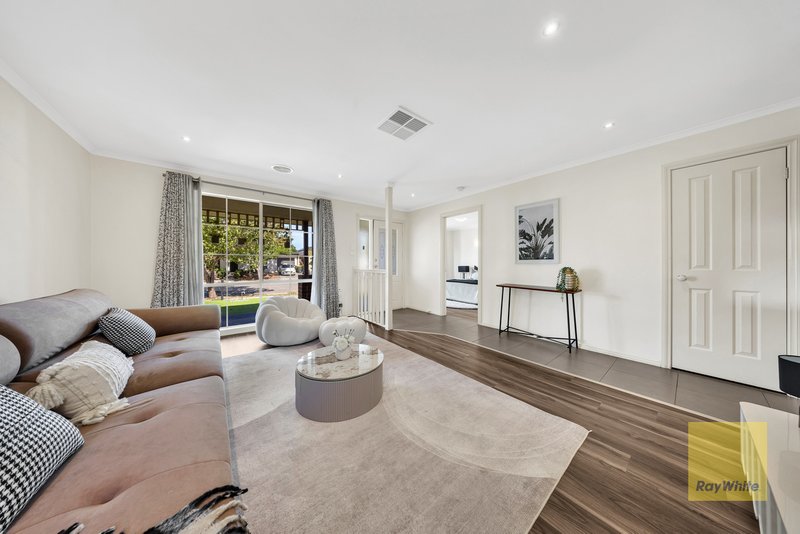Photo - 10 Bridlepath Drive, Truganina VIC 3029 - Image 7