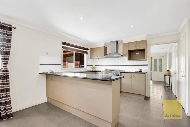 Photo - 10 Bridlepath Drive, Truganina VIC 3029 - Image 9