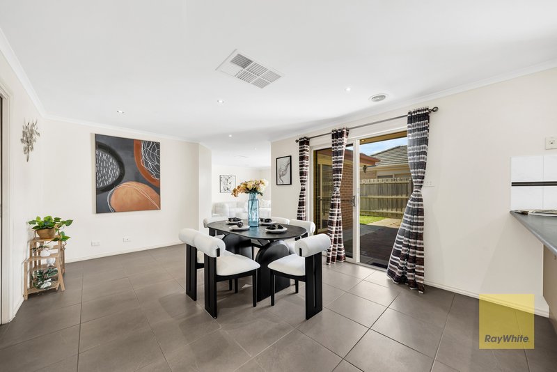 Photo - 10 Bridlepath Drive, Truganina VIC 3029 - Image 10