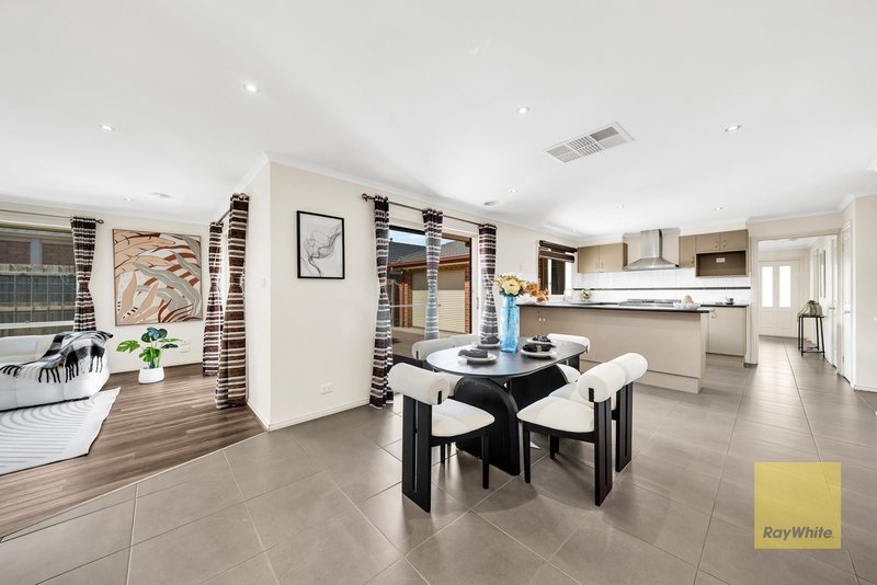 Photo - 10 Bridlepath Drive, Truganina VIC 3029 - Image 11