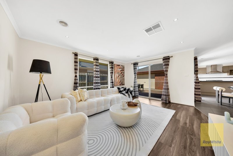 Photo - 10 Bridlepath Drive, Truganina VIC 3029 - Image 14