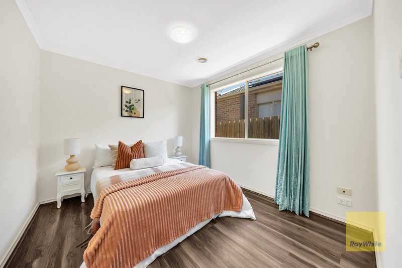 Photo - 10 Bridlepath Drive, Truganina VIC 3029 - Image 15