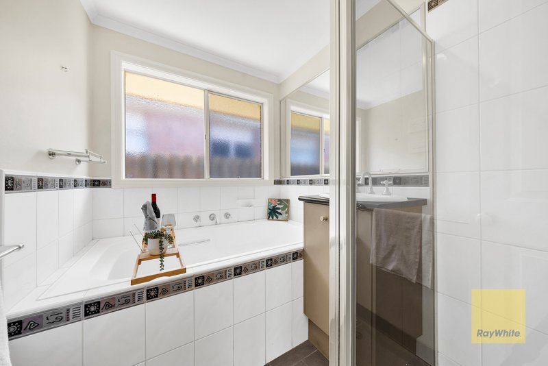 Photo - 10 Bridlepath Drive, Truganina VIC 3029 - Image 16