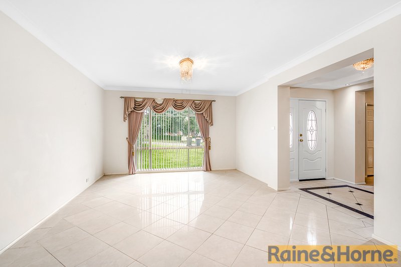 Photo - 10 Broadleaf Crescent, Beaumont Hills NSW 2155 - Image 4